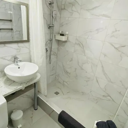 Church Hill Apartment *
